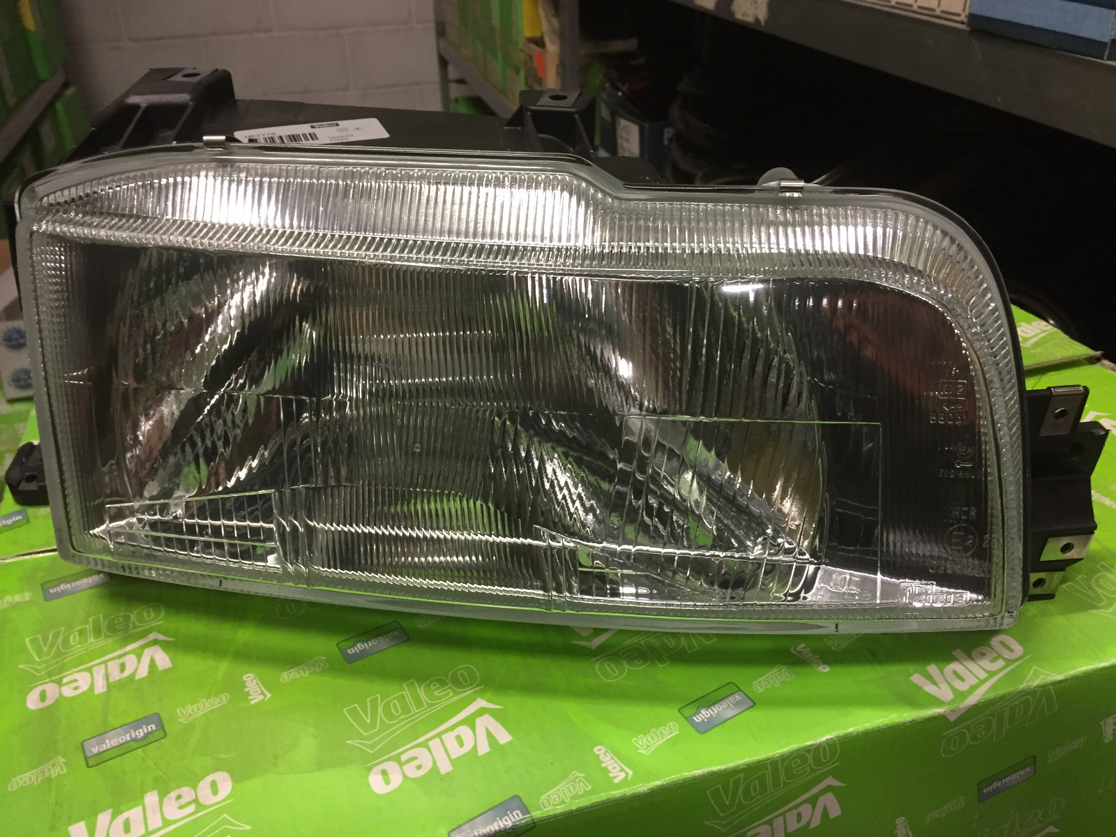 Optique avant droit Valeo pour Renault R21 - Remplacement phare H4 réglage manuel