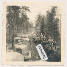 Foto Wehrmacht Vormarsch Kfz Kolonne  2.WK (1196n)