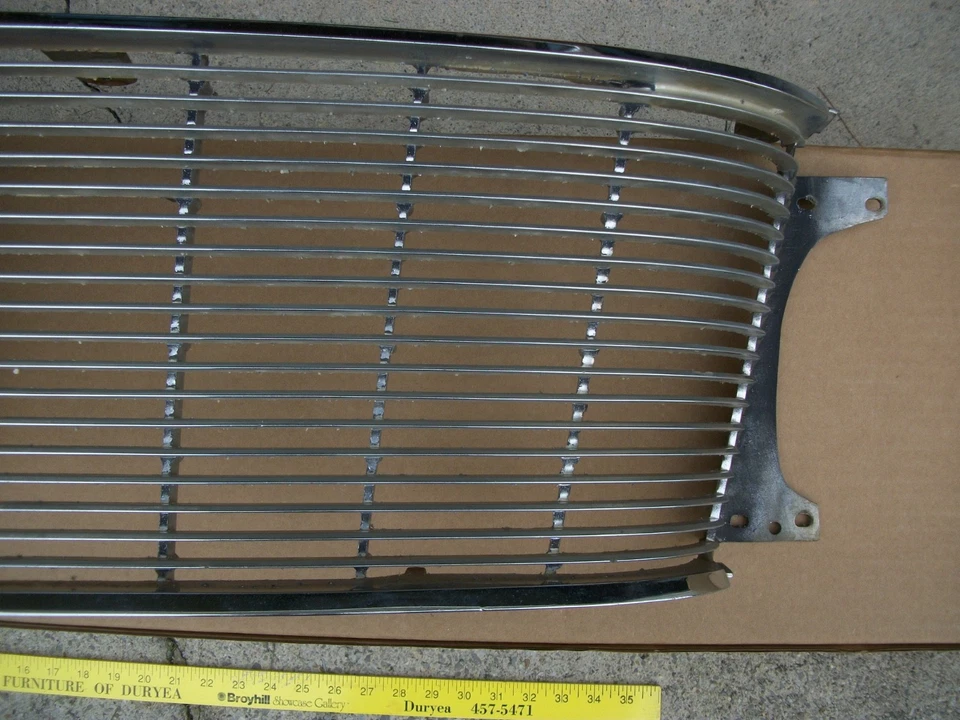 Chrysler Newport 1965 parrilla cromada original sin restaurar Foto 3 de 4