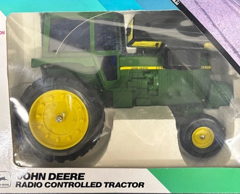 ERTL John Deere 9 Function Radio Controlled Tractor 1:16 w/Box - Image 2 of 4