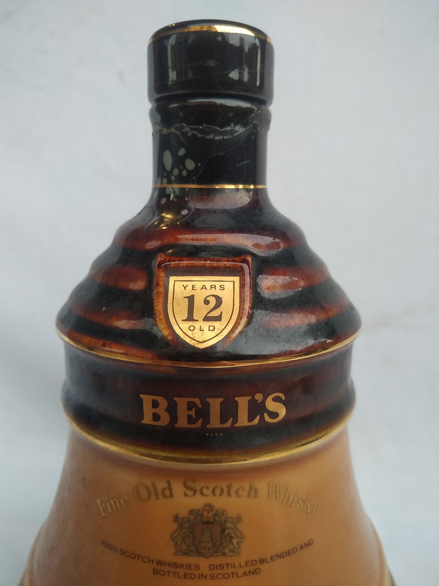 VINTAGE BELLS FINE OLD SCOTCH WHISKY DECANTER WITH ORIGINAL