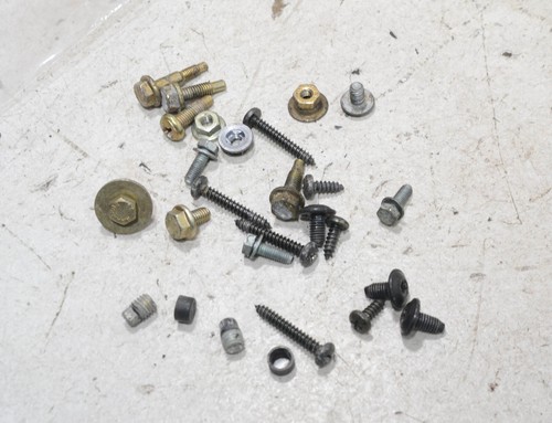 VW Golf 4 IV Cabrio 1E Bj 1999 Schrauben Konvolut Tür vorne LINKS #117305-F507