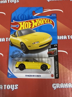 91 Mazda MX-5 Miata #208 Yellow Roadsters 1/5 2020 Hot Wheels Case L