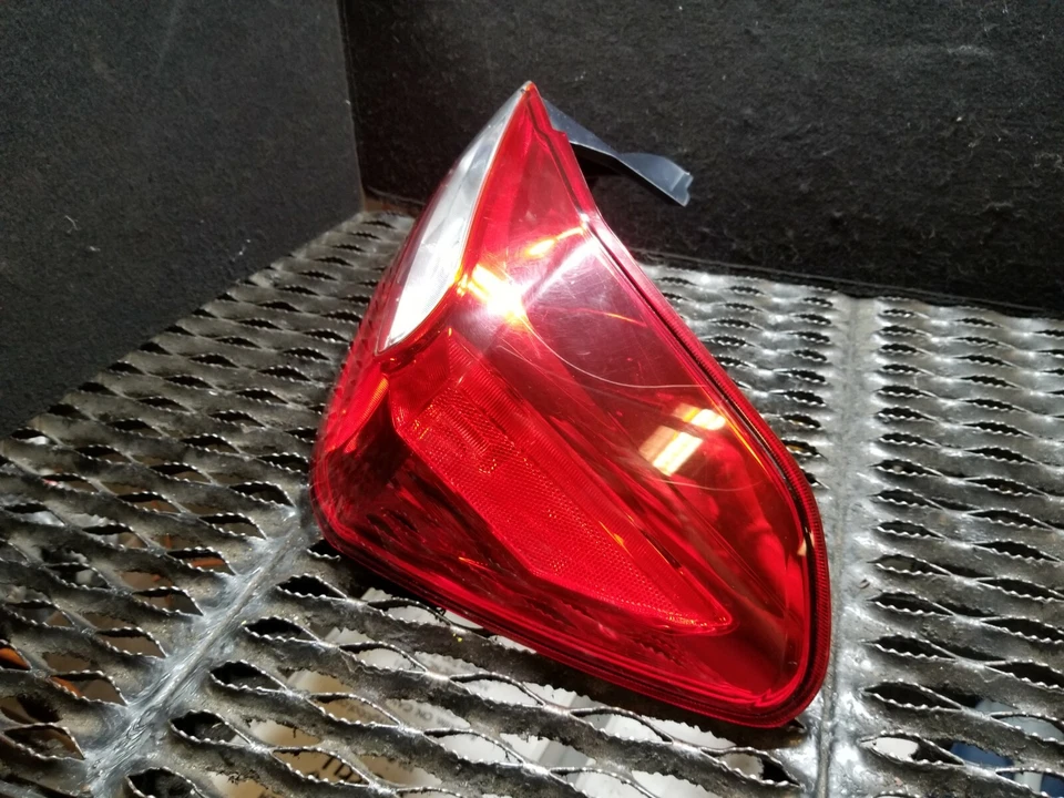 13 14 15 SUBARU XV CROSSTREK RIGHT PASSENGER SIDE TAIL LIGHT OEM 86K Miles - Image 2 of 4