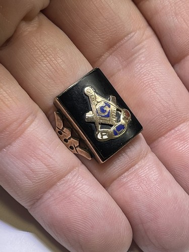 Art Deco (ca. 1920) 10K Yellow Gold Onyx Odd Fellows Ring (Size 8.25)