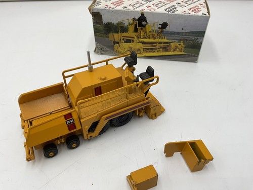 NZG Blaw-Knox PT-500 Paver, 1/50 scale, #245 W. GERMANY DIE CAST TOY PROMO BNIB - Picture 2 of 7