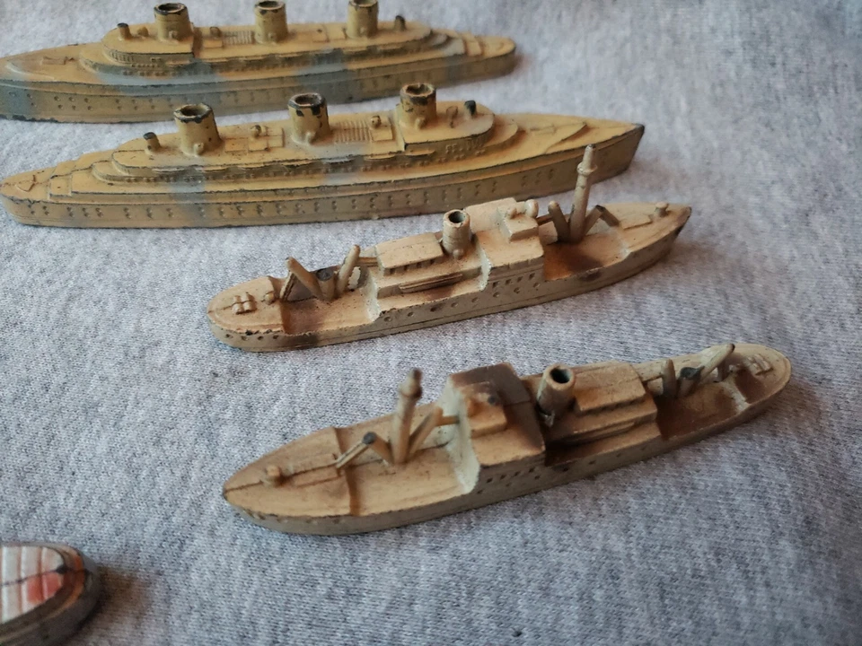 9 ruedas vintage TootsieToy Diecast Tanker Navy Destroyer Ships 1038 1039 129 Foto 4 de 4