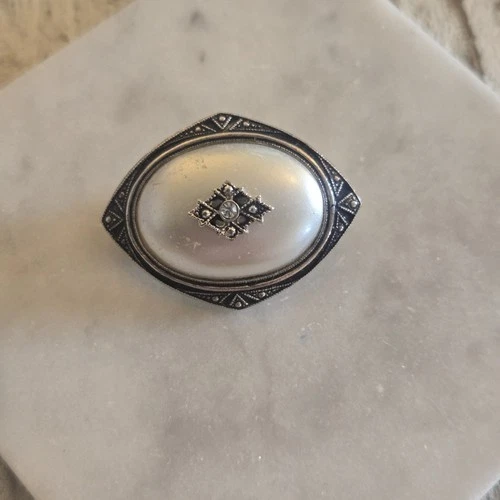 Vintage AVON Silver-Tone Victorian Style Pearl Brooch Pin Costume Jewelry Signed