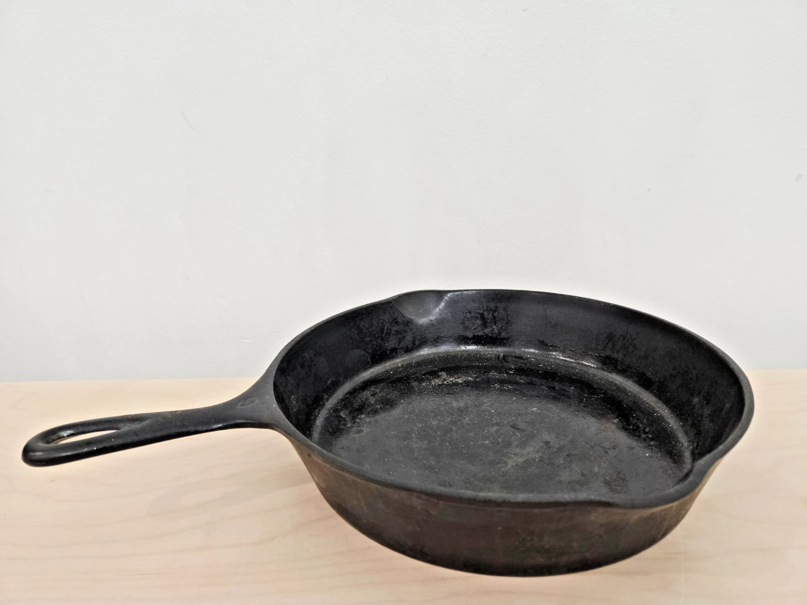 Vintage Wagner Ware #9 Sidney -0- heat ring, double pour 1059 cast iron skillet