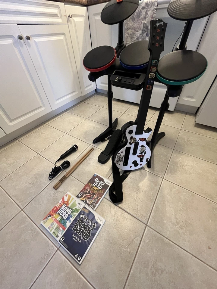 Nintendo Wii Wii-U Guitar Hero Bundle Wireless Guitar, Drum Set, Pedal + 3 games - Image 2 of 4