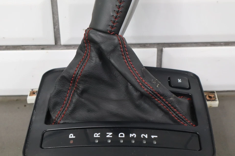 Palanca de cambios de piso Pontiac GTO 2004-2006 transmisión automática con bota y perilla Foto 3 de 4