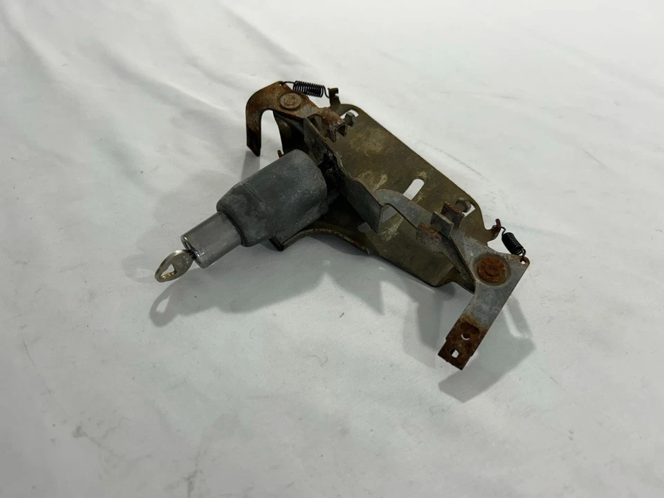 1958 Chevrolet Wagon Tailgate Lock Mechanism Complete With New Springs & Key - Imagem 4 de 4