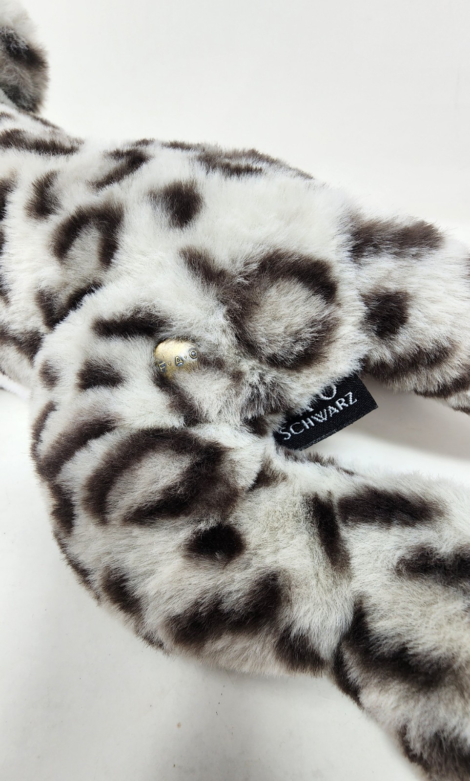 F.A.O Schwarz Snow Leopard Plush Stuffed Toy 14 Ins 2020 Pink Nose Weighted Paws