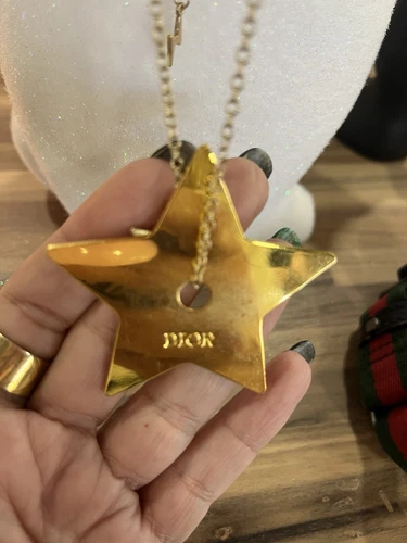 Collana Dior con ciondolo stella tono oro ornamento su catena oro. Hanno 2 On Catene Diff
