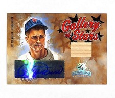 2005 Donruss Diamond Kings Bobby Doerr Gallery Of Stars Auto Bat Card 106/200