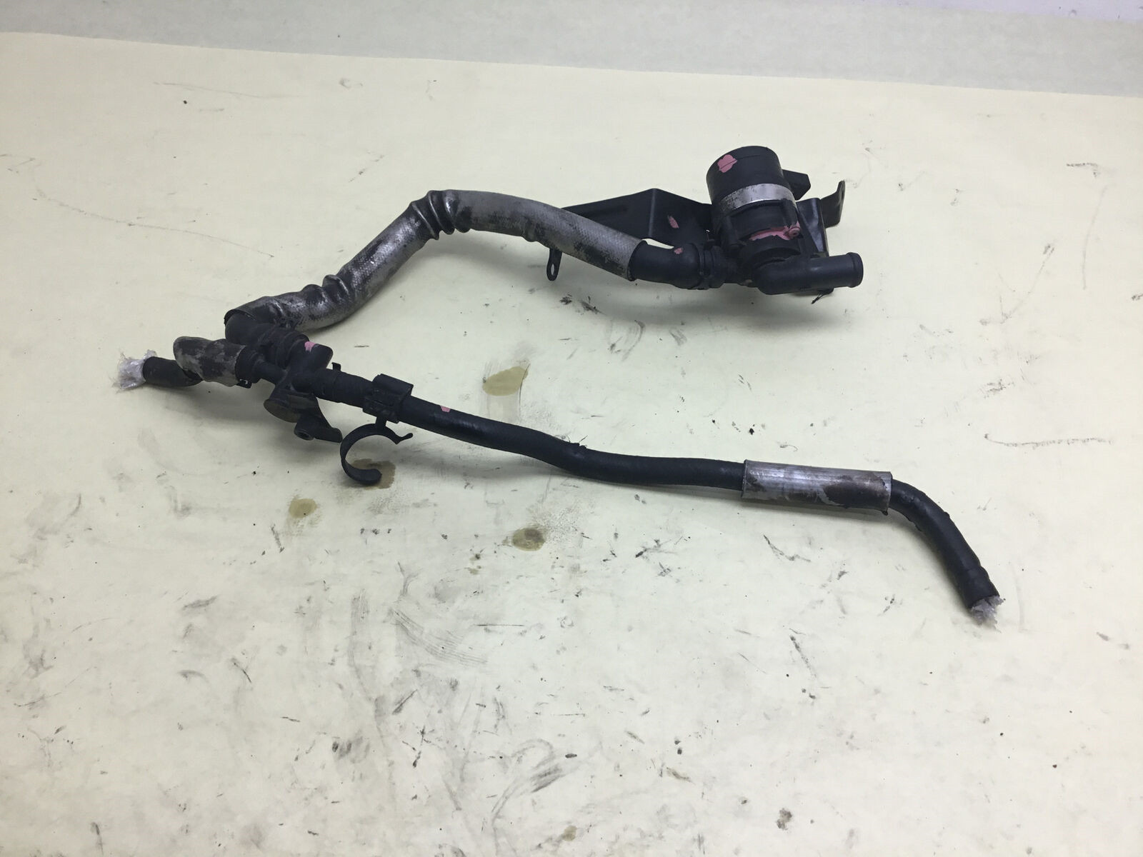 13-18 Bentley Flying Spur W12 Auxiliary Water Pump W/ Hose Pipe Tube Bracket |:Y