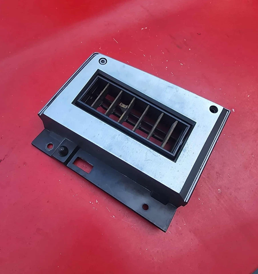 1982 - 1985 雪佛兰 S10 S15 吉姆西 TAHOE SONOMS 原始设备制造商 DASH VENT BEZEL 银色 — 第 3/4 张图片