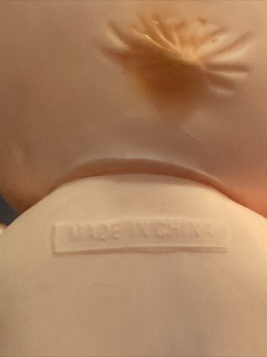 Bambola Kewpie vintage 8" in gomma e due bambole da terra artigianali in fibra 5,5 più piccole - Foto 3 di 8