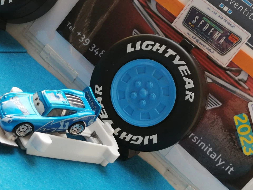 Cars 1- Fabulouse H.Hornet Pit Cr.Memb.W.O.C.#33 NEW- Bl.sing. Mattel 1/55 metal - Immagine 3 di 3