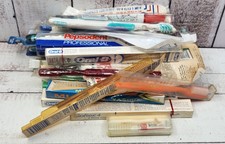 Vintage Toothbrush Lot 25 Oral B AIM Colgate Crest Softflex 4 GUM Aquafresh