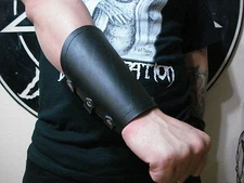 BLACK PLAIN LEATHER GAUNTLET. BLACK DEATH  (MDLG0243)..... REVENGE