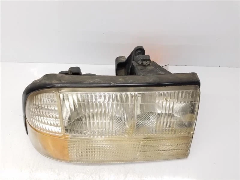 Passenger Headlight GMC Canada Only Fits 98-05 Chevy S15 Jimmy OEM - Image 4 of 4