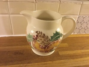 Emma Bridgewater Holly Wreath Half Pint Jug Brand New And First. Emma Bridgewater Holly Wreath Half Pint Jug Brand New And First.