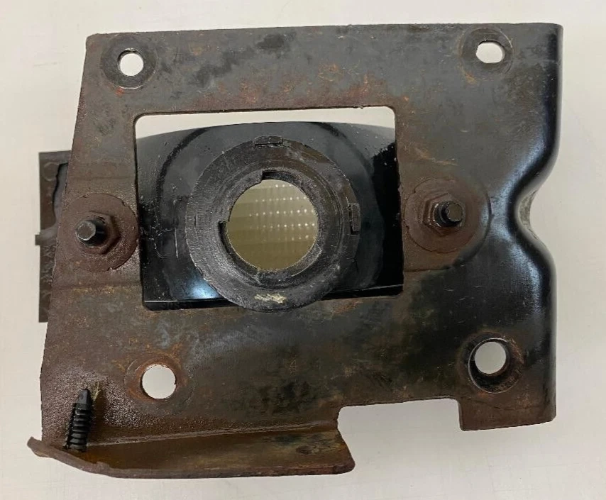 1983 CHRYSLER LEBARON TURN SIGNAL LIGHT P/N 4714390RH RIGHT GENUINE OEM PART - Image 3 of 4