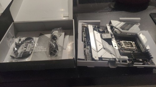 ASUS ROG Strix Z690-A Gaming WIFI D4 DDR4 Intel Z690 Carte mère Socket 1700 - Photo 2/6