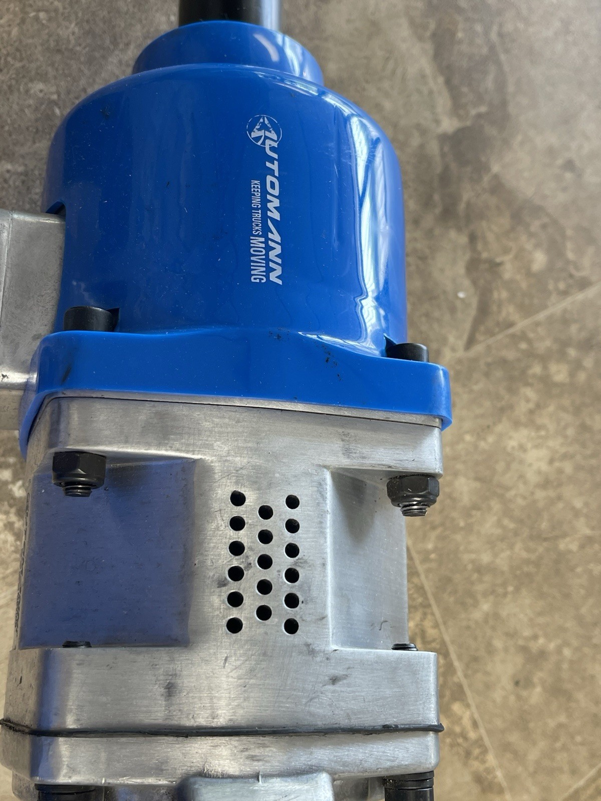 AUTOMANN AIR IMPACT WRENCH 1" DRIVE - 9" ANVIL WITH 33MM SOCKET