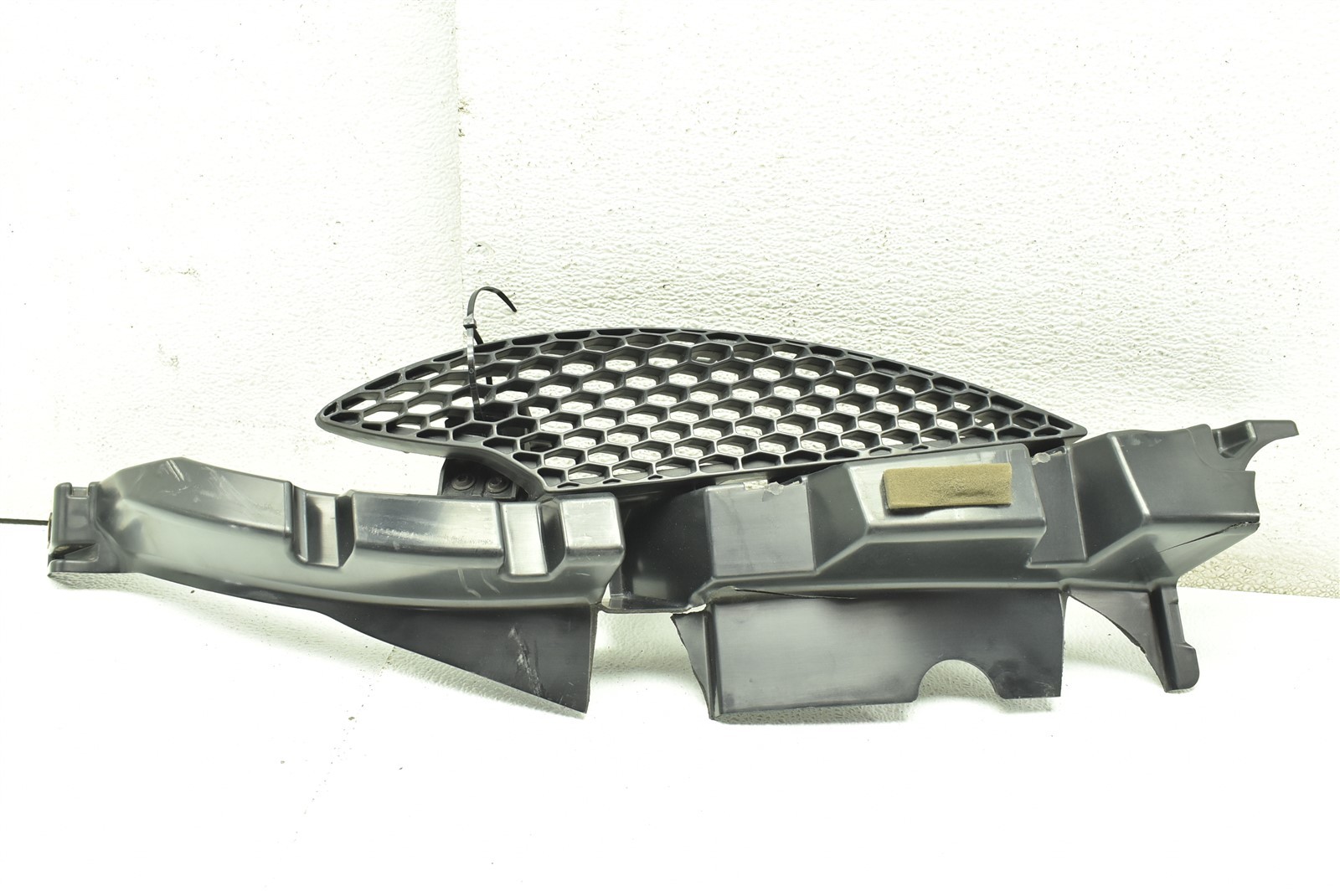 Mclaren 570s Tail Light Bracket Grill LH 13A6494CP