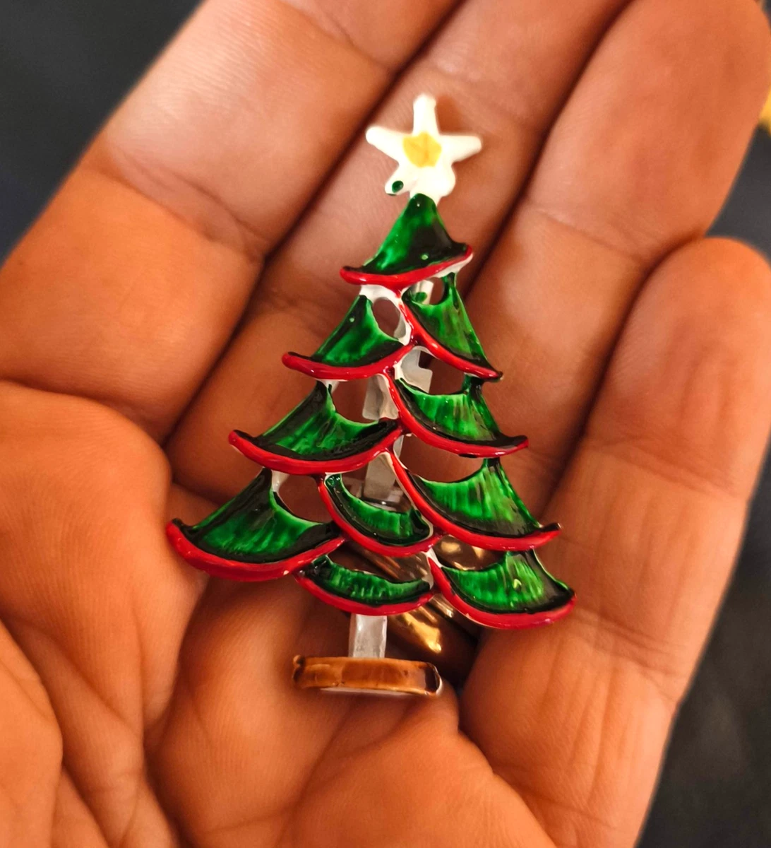 Filiale Dell'albero Di Natale Con La Decorazione Rossa Del Nastro