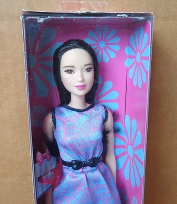 NISB 2015 MATTEL CANADA PINK TASTIC ASIAN BARBIE LEA DOLL w/RING