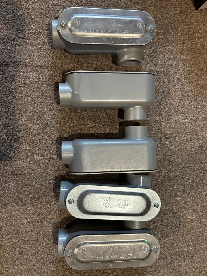 Cuerpo de conducto de 1-1/4" lb con cubierta y junta, aluminio fundido a presión, roscado Foto 2 de 2