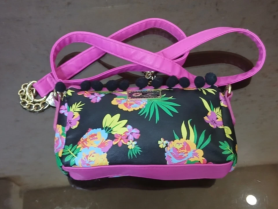 Sac à bandoulière Luv Betsey Floral noir rose pompon chaîne dorée sac à... - Photo 3/4