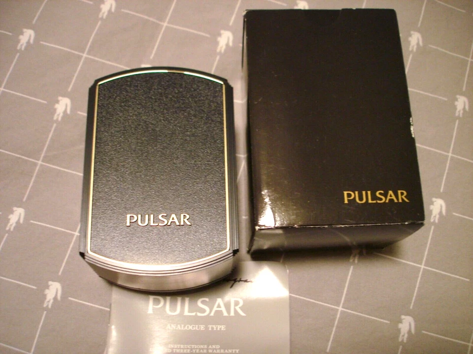 RELOJ PULSAR CUARZO AÑOS 70. REALMENTE BONITO CON BANDA DE METAL, EN CAJA CON PAPELES Foto 4 de 4