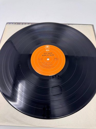 Epic PE 33409 Jeff Beck, Blow By Blow LP VG+ - Picture 6 of 7