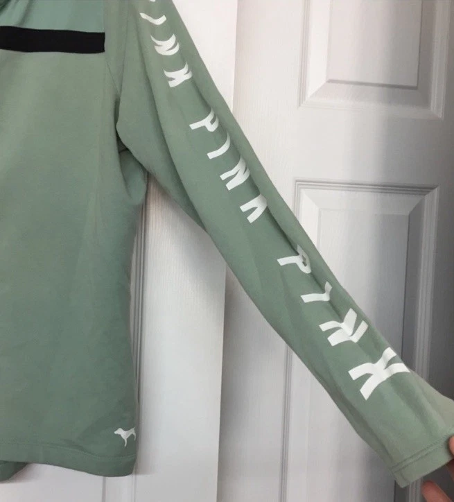 UNDERCOVER Giacca leggera con cappuccio e zip intera verde menta VS PINK Spell Out taglia M