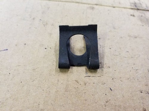 99 00 01 02 03 04 05 FORD F250 F350 EXCURSION FRONT BRAKE HOSE RETAINER CLIP - Picture 3 of 12
