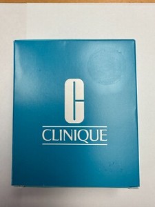 Clinique Discover 4-Pc Ensemble cadeau avec rouge à lèvres noir au miel