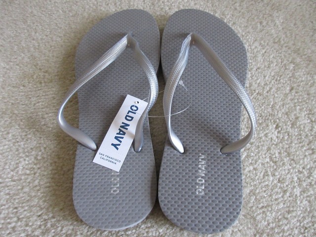 old navy silver flip flops