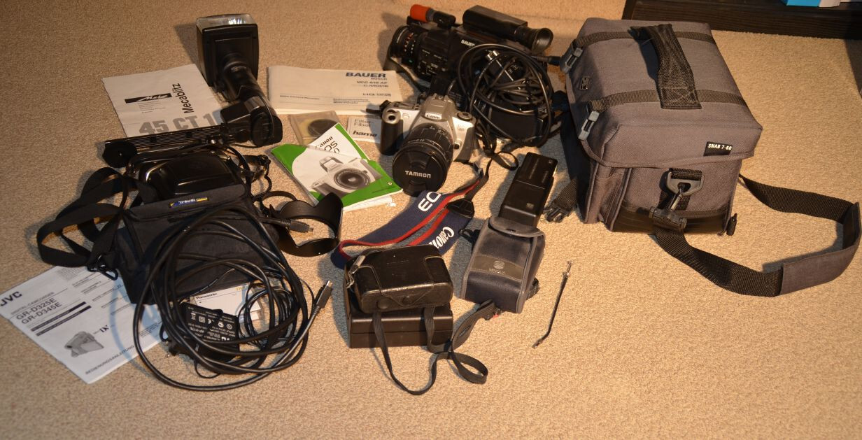 Gebrauchte Analog Foto und Film Kameras Canon Minox Metz Minolta JVC