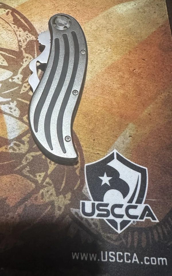 Navaja de bolsillo - Diseño Russ Farrell Foto 2 de 4