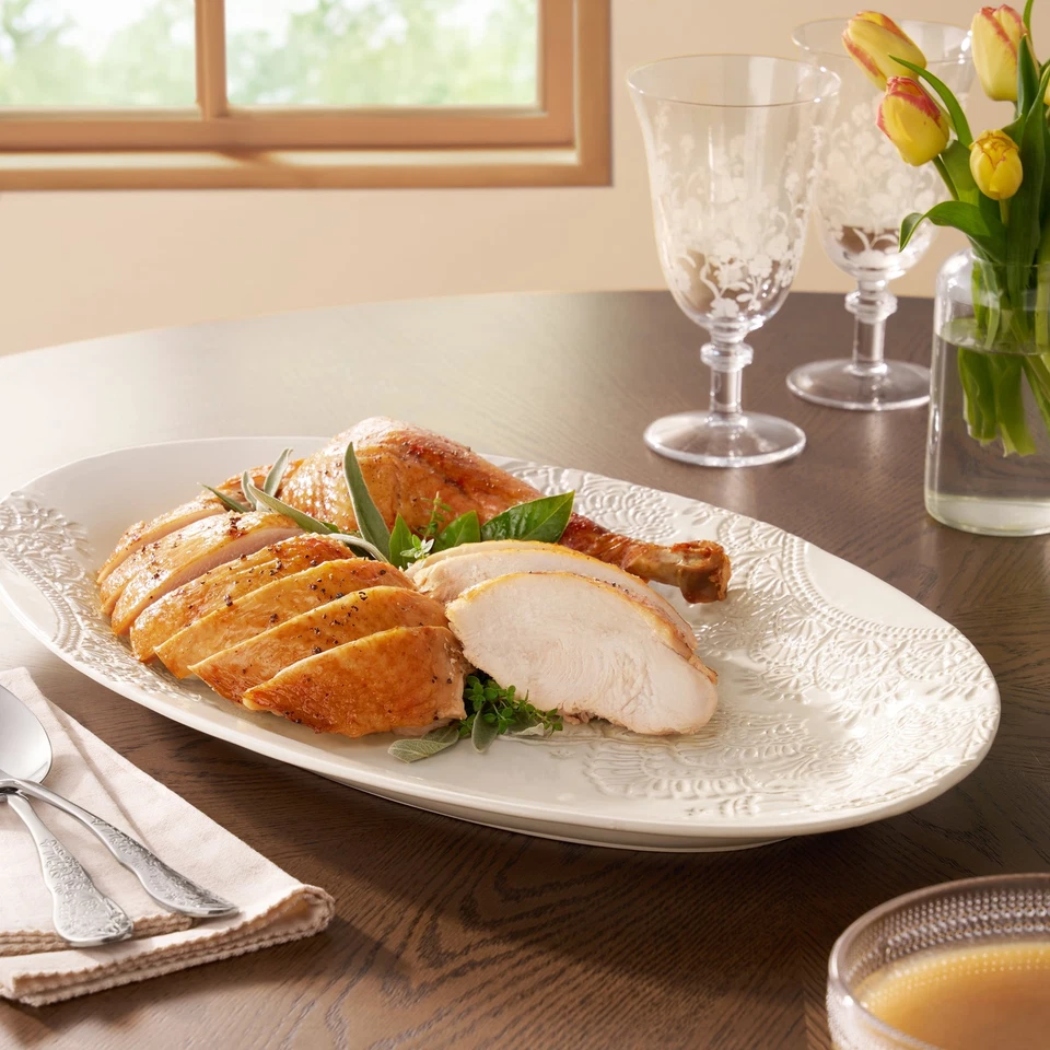 Bandeja para servir ovalada de gres de 20 pulgadas de encaje vintage The Pioneer Woman Foto 4 de 4