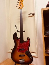 (Rare) Fender Japan 1986 F serial fretless bass Fujigen period