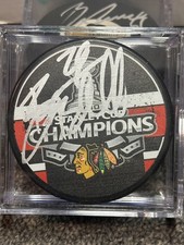 Bryan Bickell  signed 2010 Stanley Cup Champions Blackhawks Puck w/cube