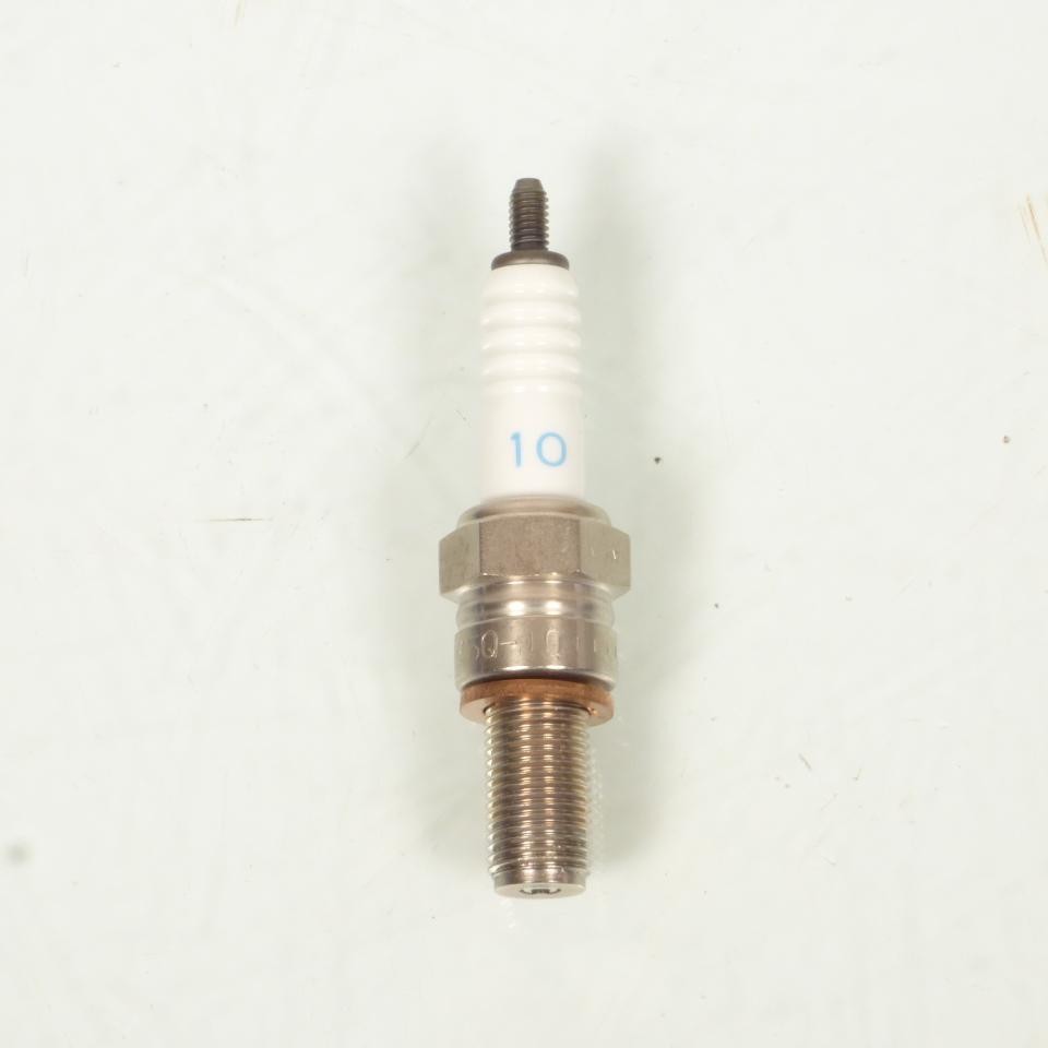 Bougie d'allumage NGK pour restaurer le démarrage de la Husqvarna 570 - 2