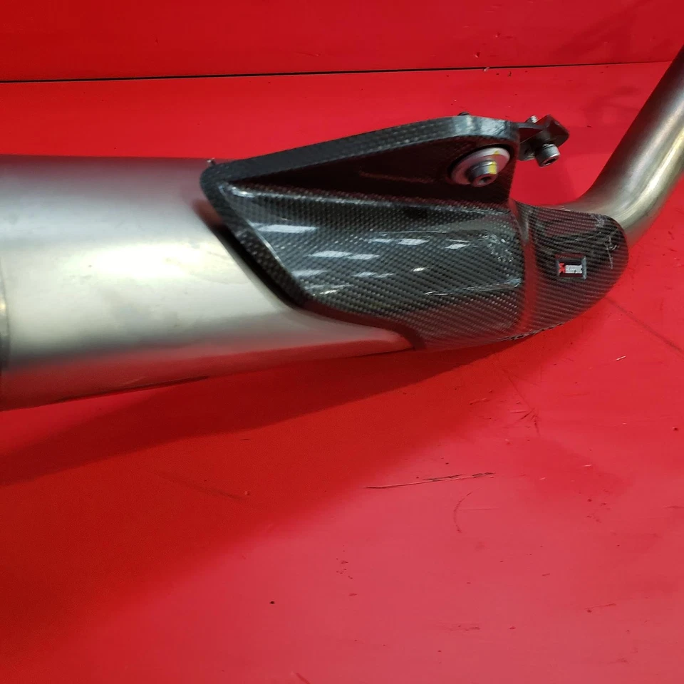 YAMAHA YZF R1 AKRAPOVIC EXHAUST SYSTEM 2021 - Image 4 of 4