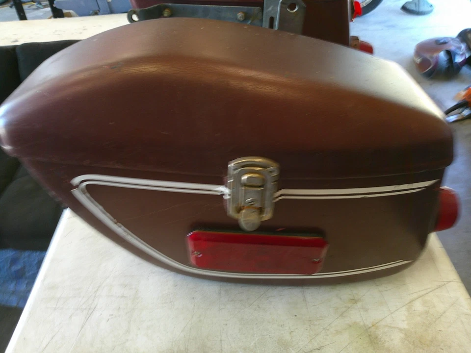 1982-1985 Suzuki GS450 hard saddlebags storage - Image 4 of 4