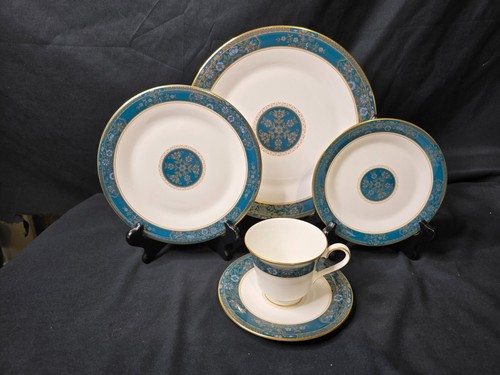 Royal Doulton China Carlyle 5 piece Place Setting